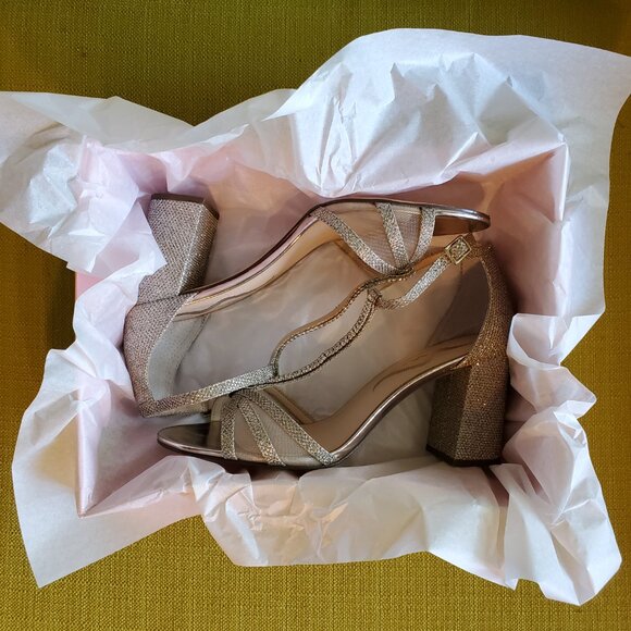 Size 8.5 Nina Haviva Gold T Strap Block Heel Sandal - Picture 5 of 6